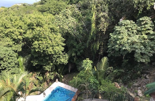 South Shore Hotel Area House | Stone house overlooking the Sea and the Jungle