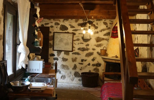 Agios Vasileios Resort | Stone house with River view/NETFLIX & WIFI