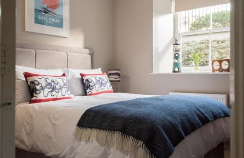 Mylor Churchtown Apartment | Stone's Throw - 2 Bed Apartment Centre of Falmouth
