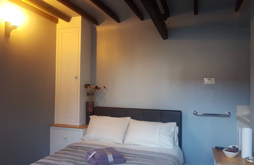 Alton Ski Chalet | Stone's throw from the Jane's Austen's House