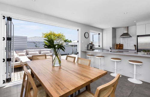 Havelock North House | Stone throw away from Havelock North Village