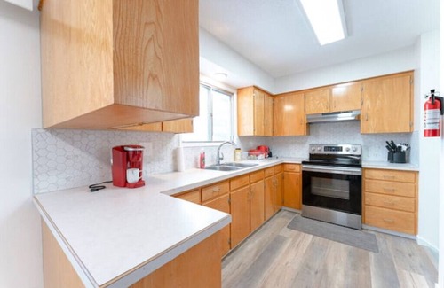 Kamloops House | Stone throw to university and hospital, Fully reno