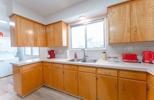 Kamloops House | Stone throw to university and hospital, Fully reno