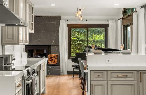 Eagle-Vail House | Stonecreek Summit 6BR LUXE Retreat with Hot Tub