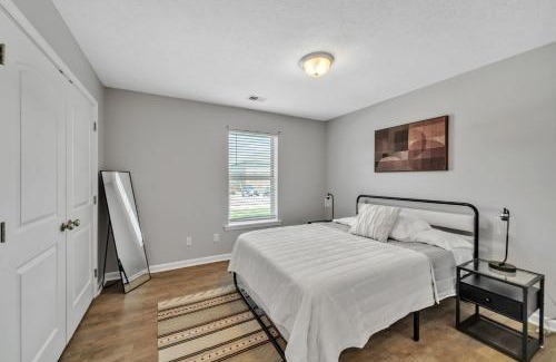 New Albany Apartment | Stonecrest 717, 2bd Apt I Free Parking I Pool