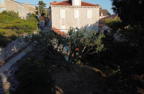 Unije Apartment | Stonehouse on peaceful Island of Unije