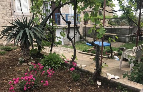 Unije Apartment | Stonehouse on peaceful Island of Unije