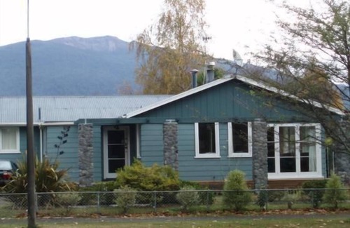 Turangi House | Stones throw to great fishing