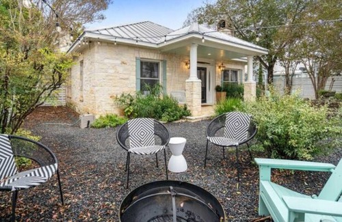Stonewall House | Stonewall Bungalows 20min Fredericksburg 290 road - 4 beautiful units for groups
