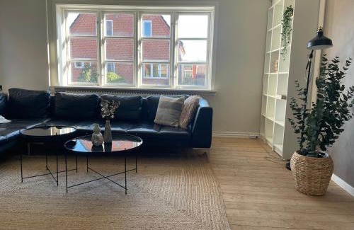 Holstebro Apartment | Stor lys lejlighed på 100 kvm, central beliggenhed