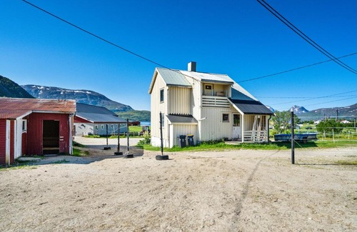 Tromso House | Storjord Farmstay Ranchhouse