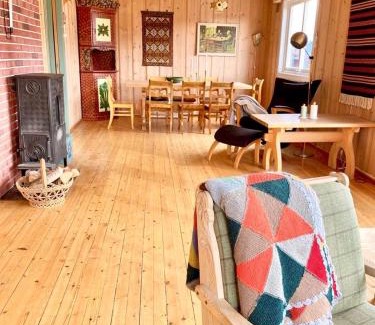Skjaak House | Stort og autentisk hus i Skjåk - kort vei til Lom!