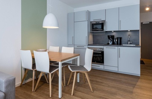 Bensersiel Apartment | Strandnahes Ferienapartment mit Balkon, Parkplatz, Schwimmbad- & Saunanutzung