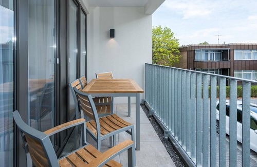 Bensersiel Apartment | Strandnahes Ferienapartment mit Balkon, Parkplatz, Schwimmbad- & Saunanutzung