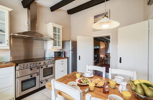 Burton Bradstock House | Strand Cottage - sleeps 4 guests in 2 bedrooms