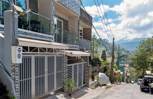 Baguio House | Strata Homestay -Luxurious 2- Storey Townhouse