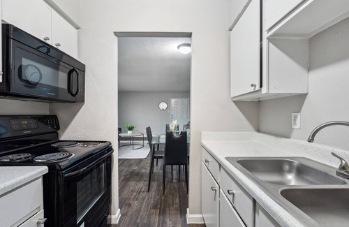 South Arlington Apartment | Stratton 2405Z I Spacious 1 Bed 1 Bath