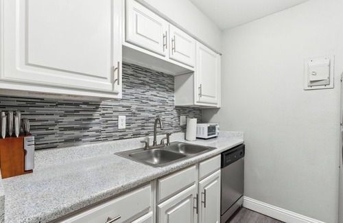 South Arlington Apartment | Stratton 2409-R I Spacious 1 Bed 1 Bath