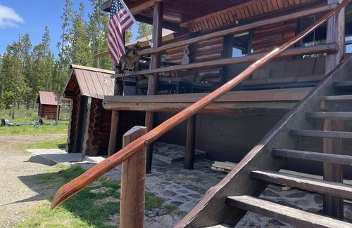 Dubois Cabin | Stratton Ranch - Wyoming Getaway Cabin - 4 bed/2 bath WY Cabin!