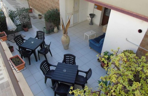 Citta Giardino House | Strawberry Room B&B Terra Mia Guesthouse