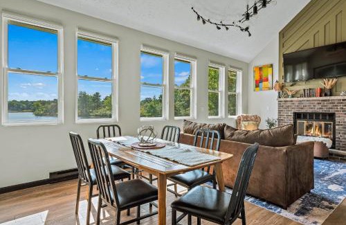 Long Pond House | Strawberry Shores by AvantStay Lakefront Private Beach