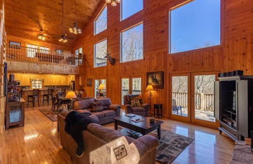 Apple Ridge Cabin | Stress Re-Leaf - Blowing Rock Cabin with great view, hot tub, pool table