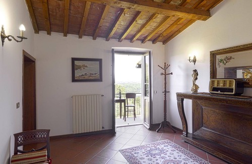 Ponte Buriano House | Stunning private villa for 4 people with TV, terrace and pets allowed
