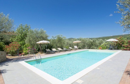 Oliveto House | Stunning private villa for 6 people with hot tub, private pool, WIFI, TV, patio and pets allowed