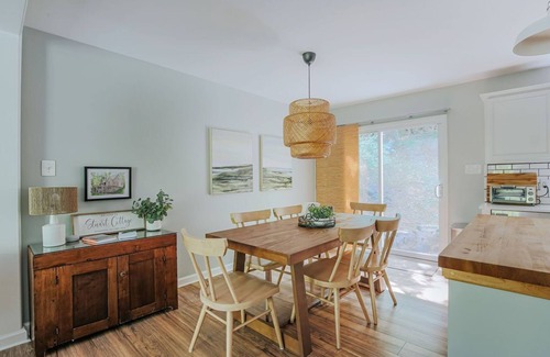 Staunton House | Stuart Cottage: Walk to downtown + Sleeps 8