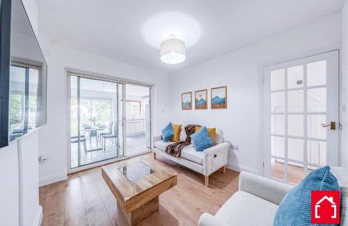 Roxbourne Apartment | Stuarts 4 bedroom house in Harrow