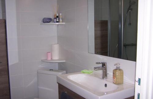 La Cote Radieuse Apartment | STUDIO à 200 mètres de la plage