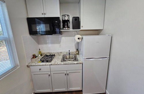 Lebanon Apartment | Studio #1 at Bennettscape Lodge with WiFi and AC by Bennett Spring State Park