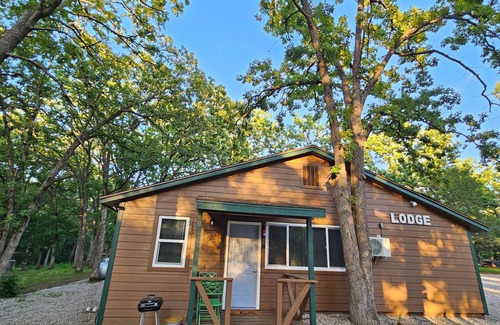 Lebanon Apartment | Studio #1 at Bennettscape Lodge with WiFi and AC by Bennett Spring State Park