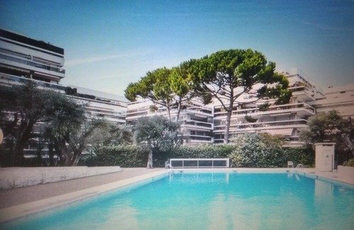 Juan-les-Pins Apartment | Studio 4 persons in residence with swimming pool
