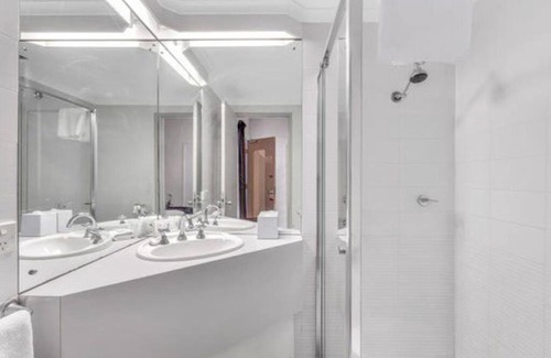 Adelaide Central Business District Apartment | Studio 431/247 gouger st ex hotel room in city