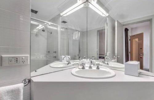 Adelaide Central Business District Apartment | Studio 431/247 gouger st ex hotel room in city