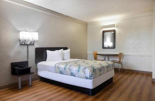 Beaumont Hotel | Studio 6 Beaumont, TX