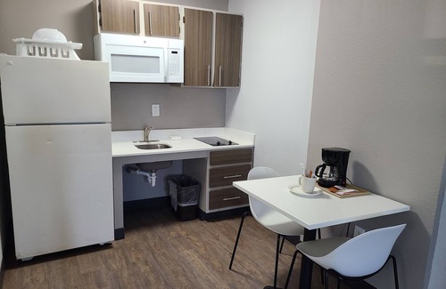 Park Central Hotel | Studio 6 Dallas, TX - North - Richardson