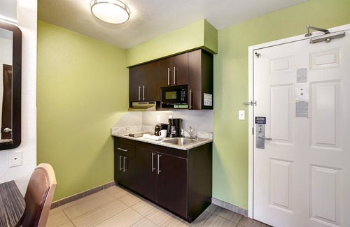 East Brunswick Hotel | Studio 6 East Brunswick, NJ - NYC Area