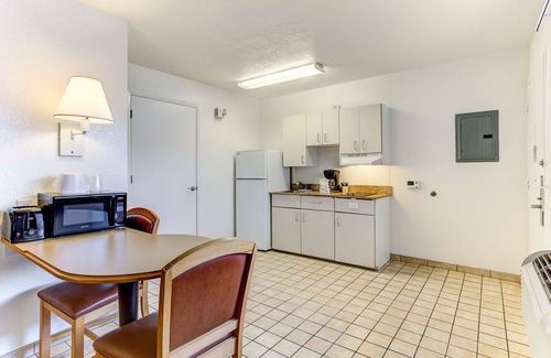 Kissimmee Hotel | Studio 6 Kissimmee, FL - Orlando