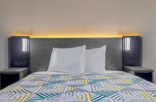 Little Rock Hotel | Studio 6 Little Rock, AR - South