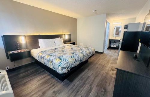 Southgate Hotel | Studio 6 Southgate MI Detroit