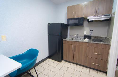 West Palm Beach Hotel | Studio 6-West Palm Beach, FL