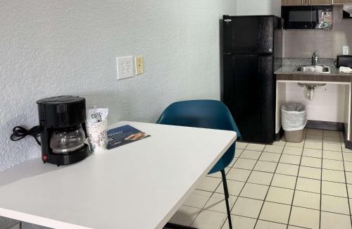 West Palm Beach Hotel | Studio 6-West Palm Beach, FL