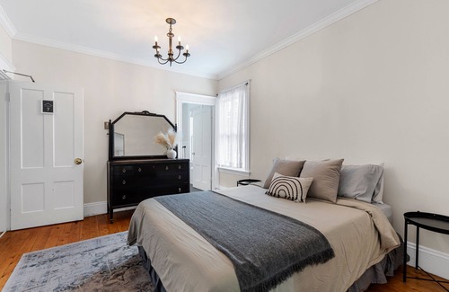 Moncton Apartment | Studio 7 ~ 1 BDRM w/Private Bath & Living Room