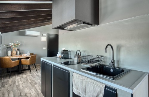 Formentera de Segura Apartment | Studio Apartment 'La Vuelta 1' with Mountain View, Wi-Fi and Air Conditioning
