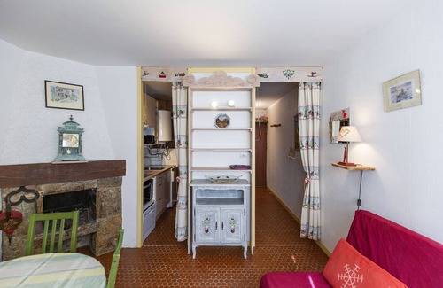 Saint-Lary-Soulan Apartment | Studio Apartment "Pieds Des Pistes" with Wi-Fi