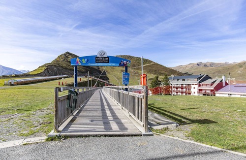 Saint-Lary-Soulan Apartment | Studio Apartment "Pieds Des Pistes" with Wi-Fi