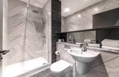 RopeWalks Apartment | Studio Apartment 205 (Sleeps 4) - minutes from L1 and all major attractions