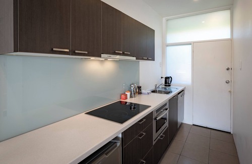 Hobart Central Business District Apartment | Studio Apartment - 5 Mins to CBD - Free Parking - Sandy Bay